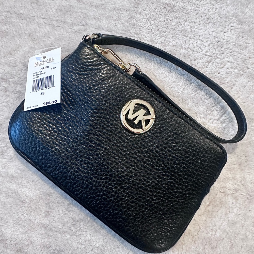 MICHAEL KORS “Fulton” Black Leather Wristlet